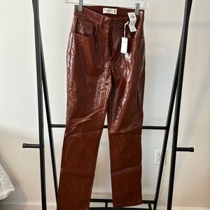 NWT Abercrombie Brown Patent Leather 90s Straight Ultra High Rise